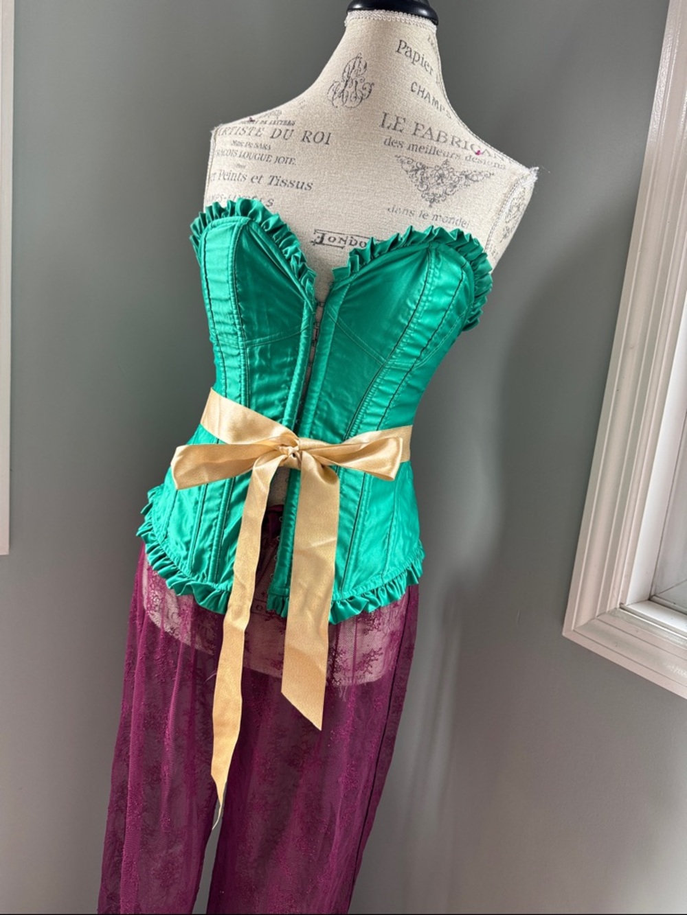 Victoria’s Secret Emerald Green corset ruffles boning metallic gold ribbon Med - Picture 2 of 11